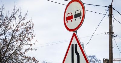 Zlekceważył znaki - zwrócił pod prąd